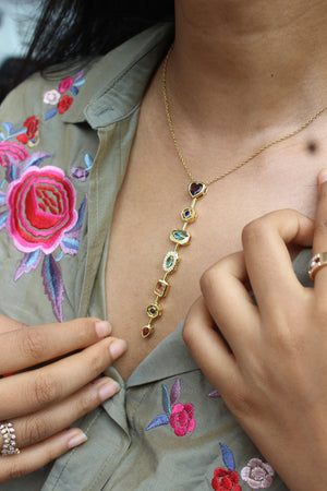 model wearing a Amour Pour Necklace